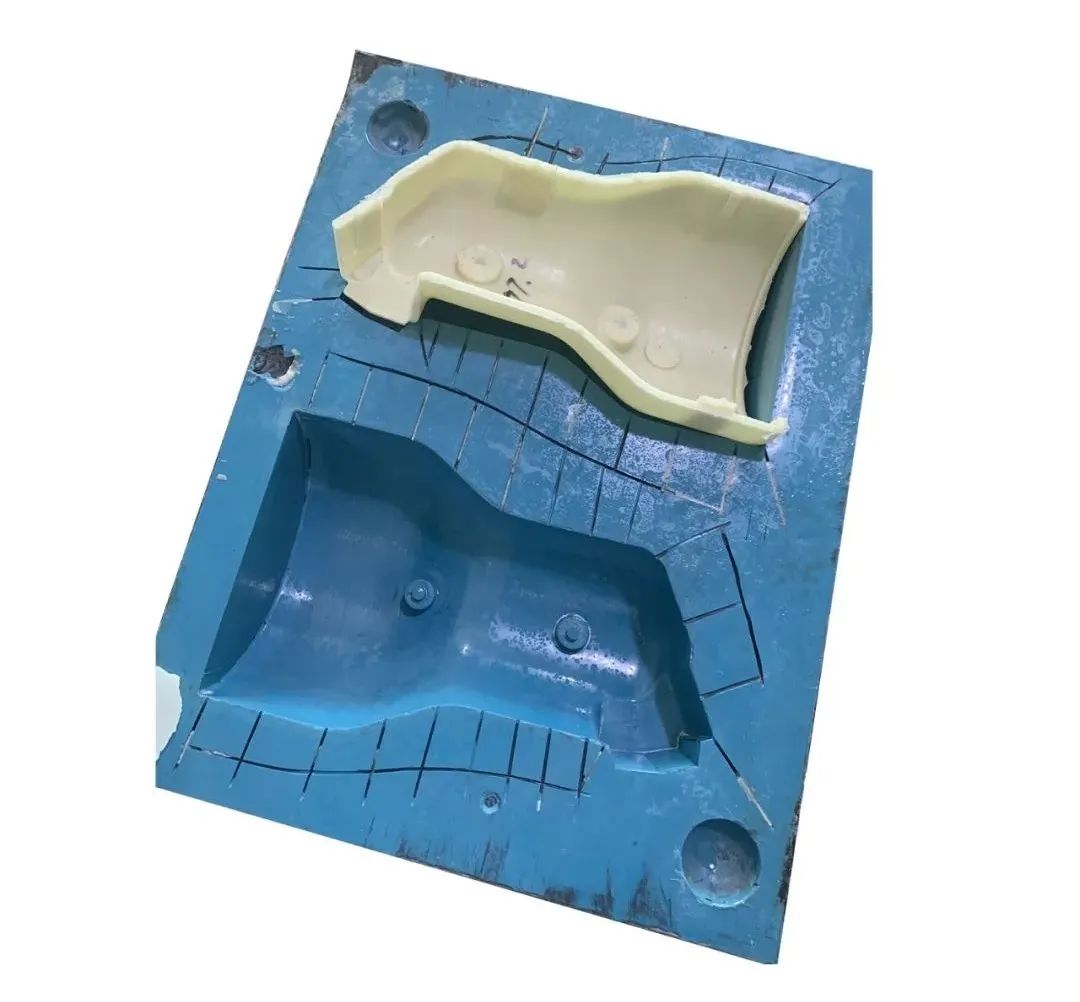 低压灌注成型(图8) 低压灌注成型(图8)