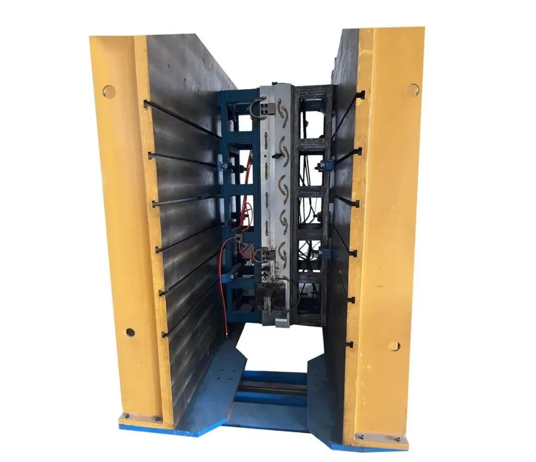 快速铝合金模具(图12) 快速铝合金模具(图12)