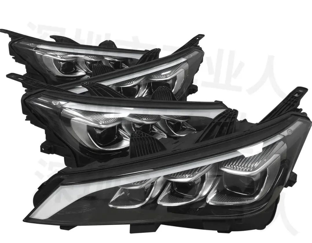 奔驰汽车车灯的手板CNC加工样件(图2) 奔驰汽车车灯的手板CNC加工样件(图2)