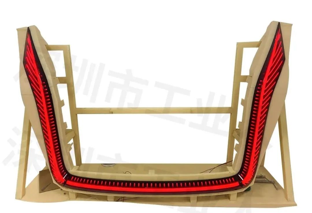 奔驰汽车车灯的手板CNC加工样件(图8) 奔驰汽车车灯的手板CNC加工样件(图8)