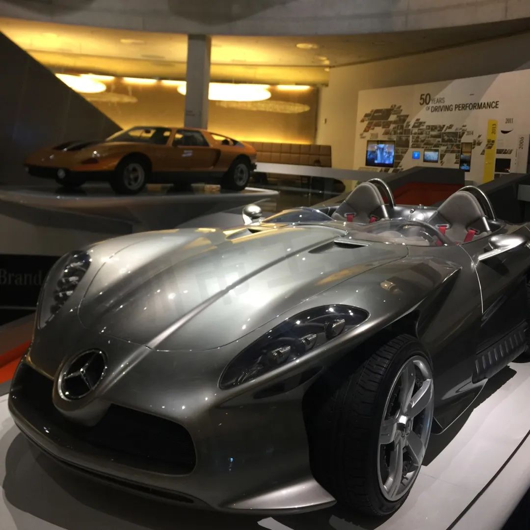 五轴CNC加工汽车手板模型(图12) 五轴CNC加工汽车手板模型(图12)