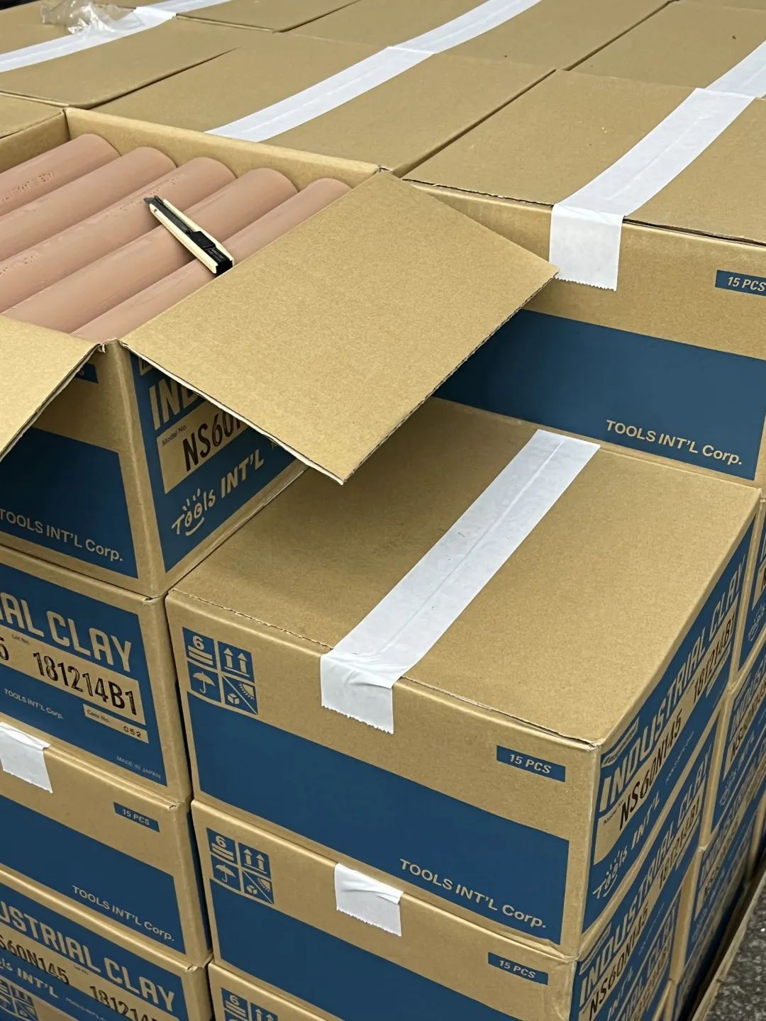 汽车油泥模型(图2) 汽车油泥模型(图2)