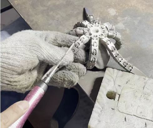 3D 打印赋能人形机器人外壳定制，打造高质感量产级艺术作品(图2)